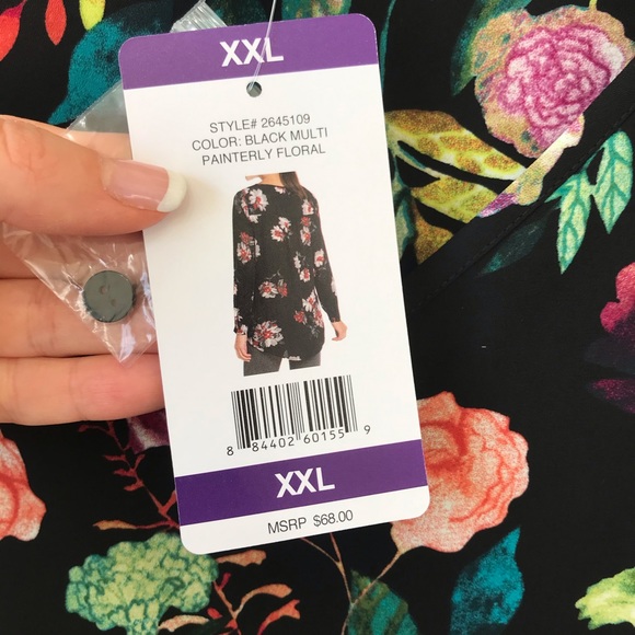 Chelsea & Theodore Black Painterly Floral Top - Picture 5 of 12